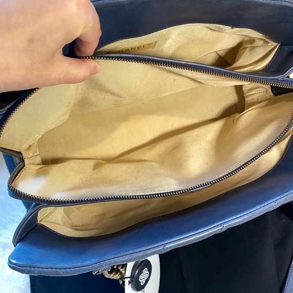 Authentic Chanel tote - Picture 10 of 16